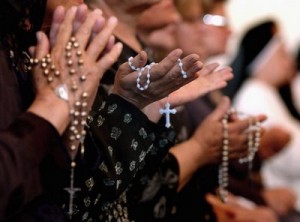 IraqiChristiansPrayRosary